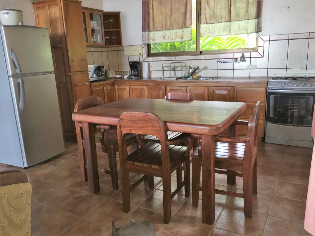Many'S House Hotel Ballena Bagian luar foto