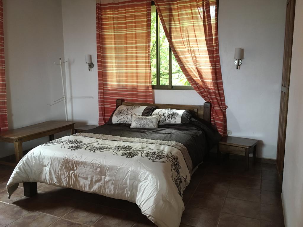 Many'S House Hotel Ballena Bagian luar foto