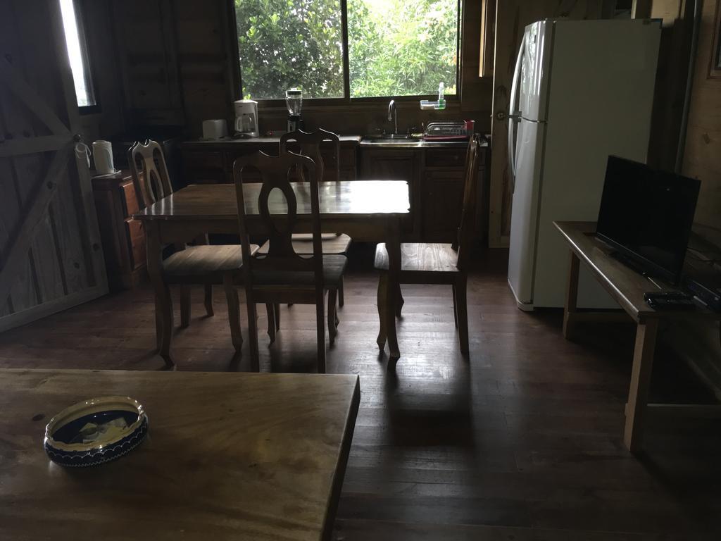 Many'S House Hotel Ballena Bagian luar foto