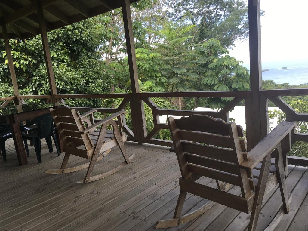 Many'S House Hotel Ballena Bagian luar foto