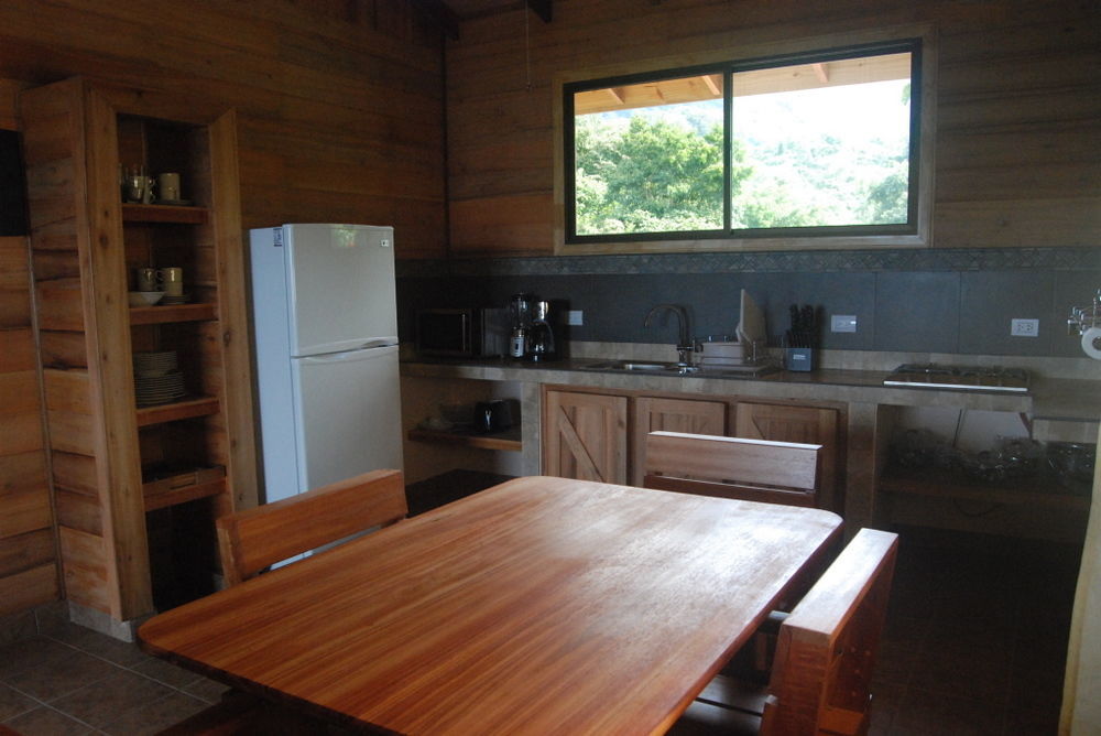Many'S House Hotel Ballena Bagian luar foto
