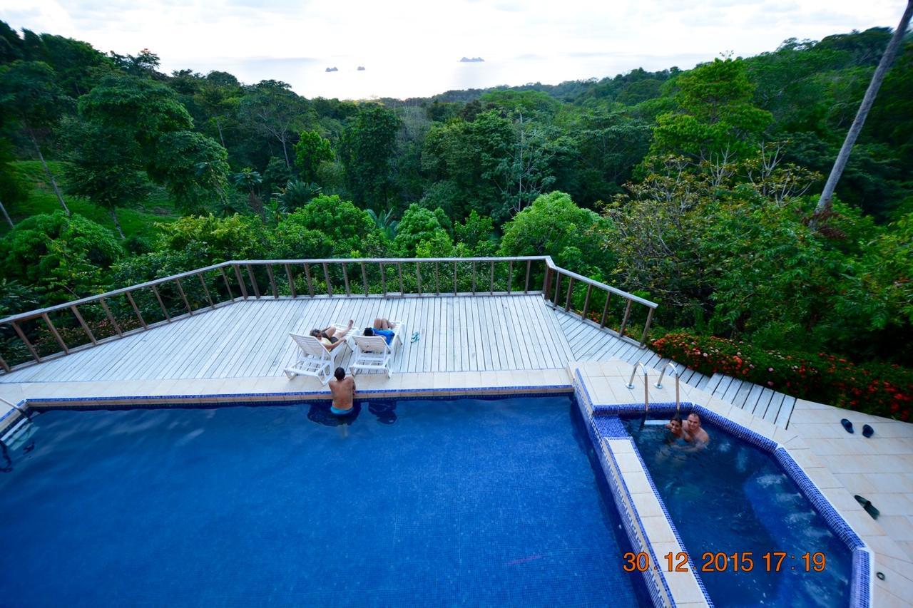 Many'S House Hotel Ballena Bagian luar foto