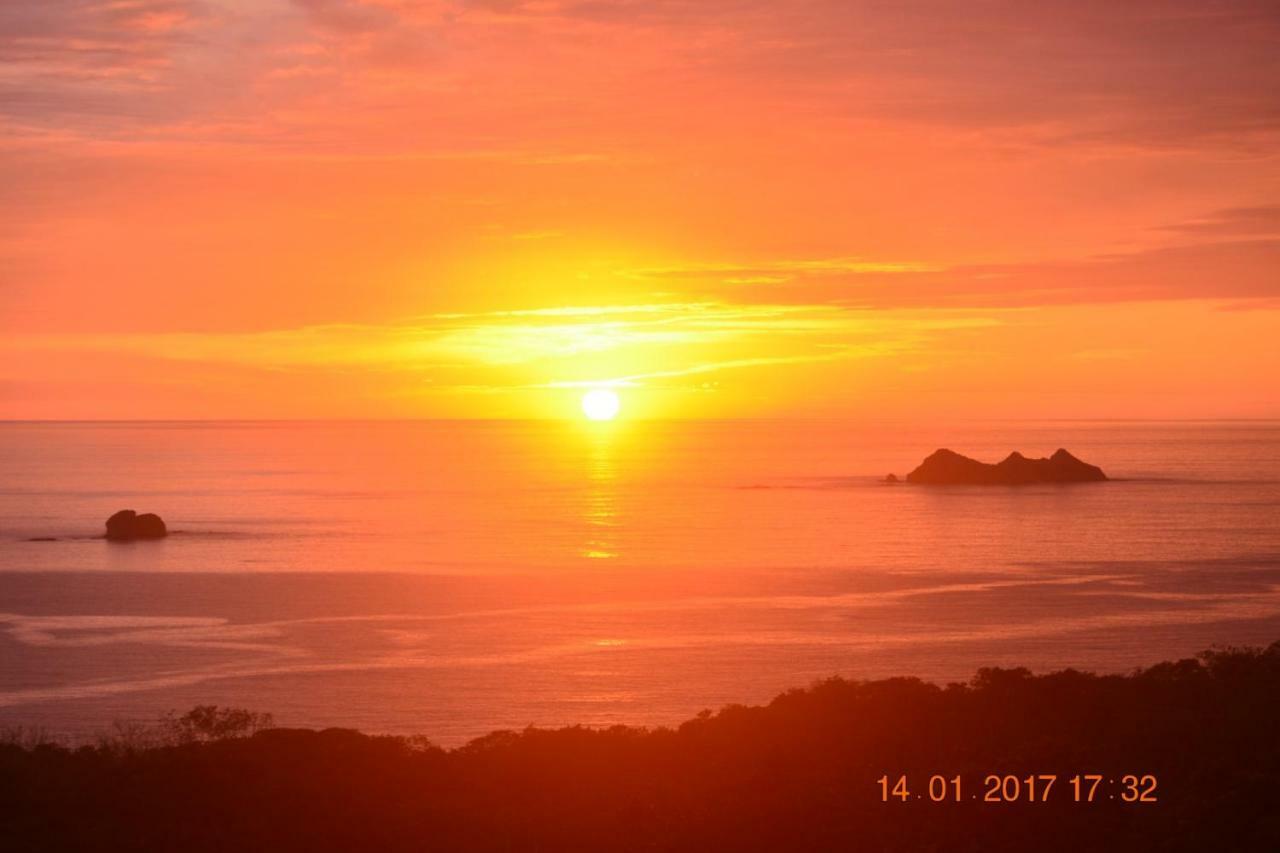 Many'S House Hotel Ballena Bagian luar foto