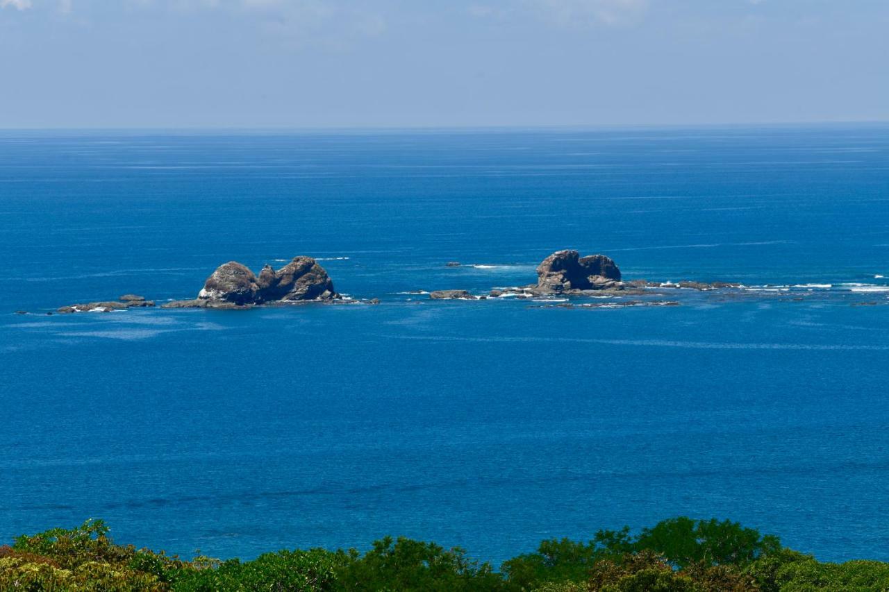 Many'S House Hotel Ballena Bagian luar foto
