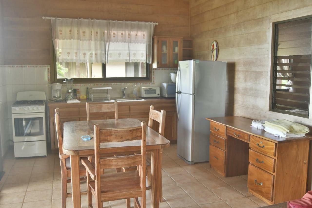 Many'S House Hotel Ballena Bagian luar foto